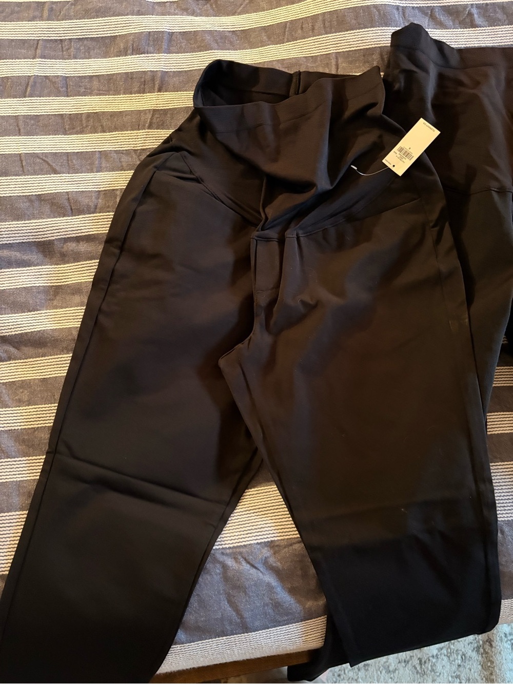 Old navy maternity pixie pants - Picture 2 of 4